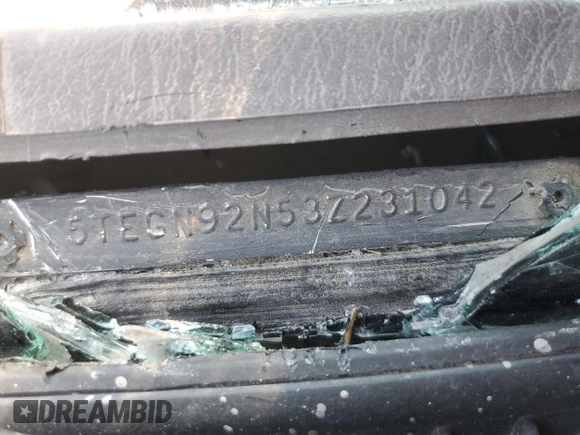 2003 Toyota Tacoma PreRunner z VIN 5TEGN92N53Z231042, wystawiony jako Copart lot #55854505 z przebiegiem Nie podano mil oraz Szkoda całkowita • Salvage title. Historia ofert i sprzedaży dostępna na DreamBid. Obrazek 12.