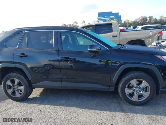 2022 Toyota RAV4 XLE with VIN 2T3W1RFV6NW202715, listed as a IAAI auction lot 41945039 with 68,129 mi miles. Bid and sale history available at carsss.com. Image 13.