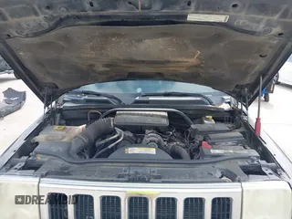 2010 Jeep Commander Sport with VIN 1J4RG4GK6AC122390, listed as a IAAI auction lot 41960335 with 231,829 mi miles. Bid and sale history available at carsss.com. Image 10.