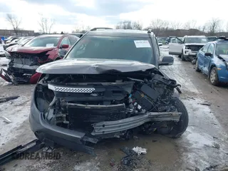 2014 Ford Explorer XLT z VIN 1FM5K8D83EGA98109, wystawiony jako IAAI lot #41547412 z przebiegiem 138 405 mil mil oraz . Historia ofert i sprzedaży dostępna na DreamBid. Obrazek 12.