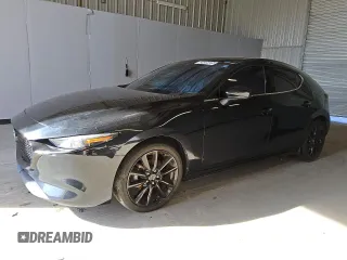 2021 Mazda 3 Premium z VIN JM1BPAML8M1324831, wystawiony jako Copart lot #43456025 z przebiegiem Nie podano mil oraz Szkoda całkowita • Salvage title. Historia ofert i sprzedaży dostępna na DreamBid. Obrazek 1.