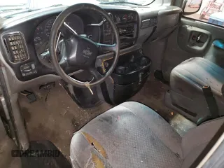 2001 Chevrolet Express with VIN 1GAHG39R611205912, listed as a Copart auction lot 49176265 with 375,645 mi miles and Salvage Title. Bid and sale history available at carsss.com. Image 8.