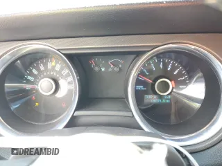 2014 Ford Mustang V6 z VIN 1ZVBP8AM5E5277478, wystawiony jako Copart lot #49688705 z przebiegiem 126 175 mil mil oraz Nie do naprawy • Non repairable. Historia ofert i sprzedaży dostępna na DreamBid. Obrazek 9.