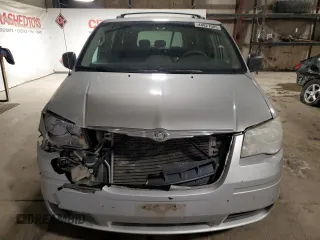 2008 Chrysler Town & Country LX with VIN 2A8HR44H18R687306, listed as a Copart auction lot 44927905 with 196,987 mi miles and Salvage Title. Bid and sale history available at carsss.com. Image 5.