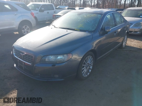 2007 Volvo S80 I6 with VIN YV1AS982971046241, listed as a IAAI auction lot 41713105 with 999,999 mi miles. Bid and sale history available at carsss.com. Image 2.
