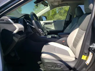 2023 Toyota RAV4 Hybrid XLE Premium с VIN JTMB6RFV0PD084497, выставлен на аукционе Copart как лот 64655015 с пробегом 23 481 миль миль и Списание • Salvage title. История ставок и продаж доступна на DreamBid. Изображение 7.