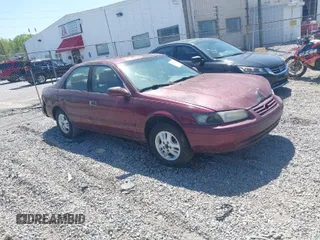 1997 Toyota Camry LE z VIN 4T1BG22K3VU016347, wystawiony jako IAAI lot #41985462 z przebiegiem 283 729 mil mil oraz . Historia ofert i sprzedaży dostępna na DreamBid. Obrazek 1.