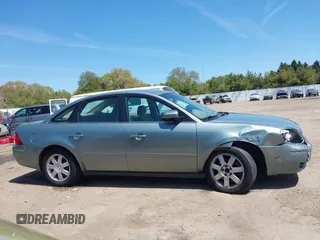 2005 Ford Five Hundred SE z VIN 1FAFP23185G168799, wystawiony jako IAAI lot #42202907 z przebiegiem Nie podano mil oraz . Historia ofert i sprzedaży dostępna na DreamBid. Obrazek 13.