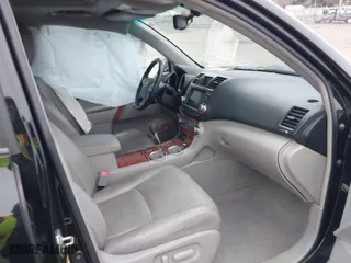 2010 Toyota Highlander Limited with VIN 5TDDK3EH7AS016092, listed as a IAAI auction lot 41498551 with 126,089 mi miles. Bid and sale history available at carsss.com. Image 5.