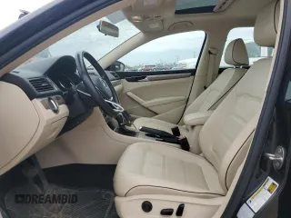 2018 Volkswagen Passat SE z VIN 1VWBA7A32JC012803, wystawiony jako Copart lot #57156055 z przebiegiem 95 710 mil mil oraz Szkoda całkowita • Salvage title. Historia ofert i sprzedaży dostępna na DreamBid. Obrazek 7.