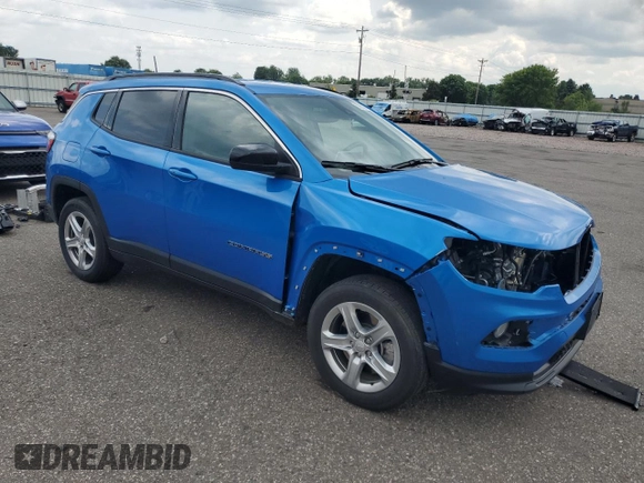 2023 Jeep Compass Latitude z VIN 3C4NJDBN1PT537959, wystawiony jako Copart lot #59963855 z przebiegiem 24 636 mil mil oraz Szkoda całkowita • Salvage title. Historia ofert i sprzedaży dostępna na DreamBid. Obrazek 4.
