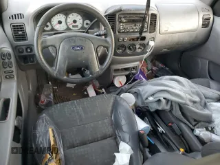 2001 Ford Escape XLS with VIN 1FMYU02191KA64617, listed as a Copart auction lot 83853044 with 187,594 mi miles and Salvage Title. Bid and sale history available at carsss.com. Image 8.