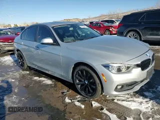 2018 BMW 3 Series 320i xDrive z VIN WBA8A3C56JA505736, wystawiony jako Copart lot #41780485 z przebiegiem 40 330 mil mil oraz Szkoda całkowita • Salvage title. Historia ofert i sprzedaży dostępna na DreamBid. Obrazek 13.