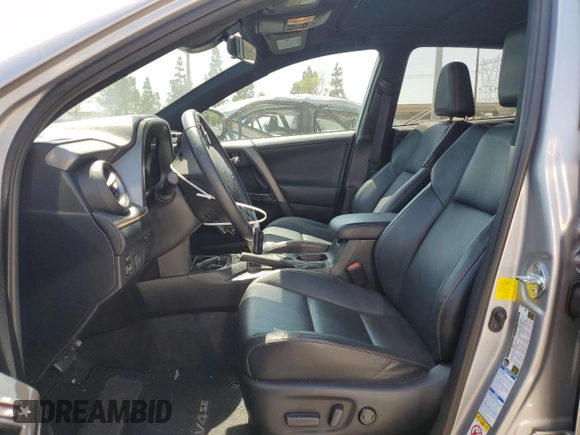 2016 Toyota RAV4 SE z VIN 2T3JFREV5GW499752, wystawiony jako Copart lot #62032045 z przebiegiem 77 711 mil mil oraz Szkoda całkowita • Salvage title. Historia ofert i sprzedaży dostępna na DreamBid. Obrazek 7.