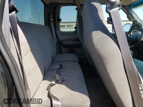 2000 Ford F-150 XL with VIN 2FTRX18L2YCA62429, listed as a Copart auction lot 56033895 with 180,156 mi miles and Non repairable. Bid and sale history available at DreamBid. Image 10.