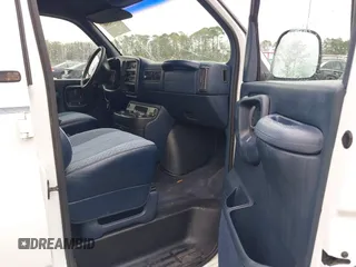 2000 Chevrolet Express with VIN 1GAHG39R9Y1231043, listed as a IAAI auction lot 40906500 with 71,979 mi miles. Bid and sale history available at carsss.com. Image 5.