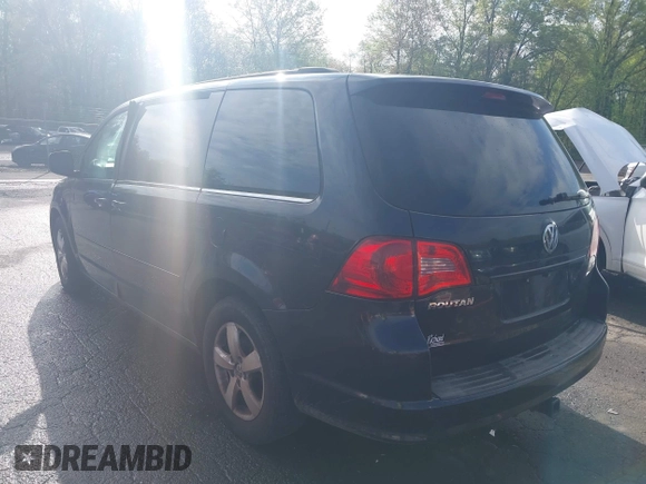 2011 Volkswagen Routan SE z VIN 2V4RW3DG3BR717246, wystawiony jako IAAI lot #42196697 z przebiegiem 155 375 mil mil oraz . Historia ofert i sprzedaży dostępna na DreamBid. Obrazek 3.