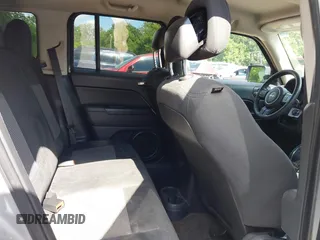 2014 Jeep Patriot Altitude z VIN 1C4NJPBA8ED789242, wystawiony jako IAAI lot #42349465 z przebiegiem 150 835 mil mil oraz . Historia ofert i sprzedaży dostępna na DreamBid. Obrazek 8.