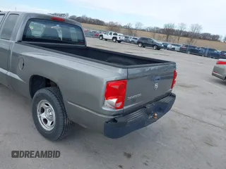 2008 Dodge Dakota ST with VIN 1D7HE22K28S513299, listed as a IAAI auction lot 41855012 with 175,765 mi miles and . Bid and sale history available at carsss.com. Image 6.