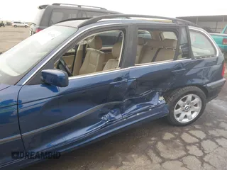 2004 BMW 3 Series 325i with VIN WBAEN33464PC13314, listed as a IAAI auction lot 42110516 with 195,498 mi miles and . Bid and sale history available at carsss.com. Image 6.