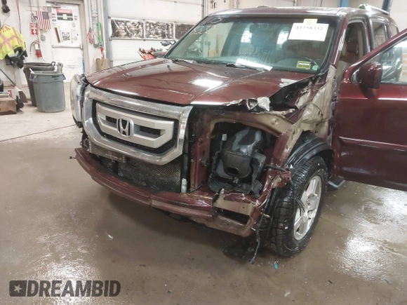 2011 Honda Pilot EX-L with VIN 5FNYF4H56BB051404, listed as a IAAI auction lot 41758332 with 301,099 mi miles. Bid and sale history available at carsss.com. Image 6.
