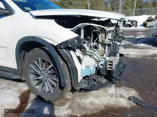 2019 Toyota Highlander SE with VIN 5TDJZRFH2KS623101, listed as a IAAI auction lot 41676210 with 65,697 mi miles. Bid and sale history available at carsss.com. Image 20.