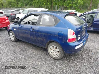 2008 Hyundai Accent GS z VIN KMHCM36C78U092518, wystawiony jako IAAI lot #42403233 z przebiegiem 92 668 mil mil oraz . Historia ofert i sprzedaży dostępna na DreamBid. Obrazek 3.