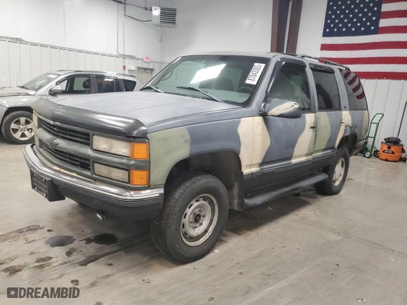 1998 Chevrolet Tahoe with VIN 1GNEK13R7WJ308146, listed as a Copart auction lot 87843305 with 180,920 mi miles and Clean Title. Bid and sale history available at carsss.com. Image 1.