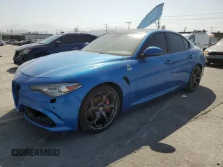 2018 Alfa Romeo Giulia Ti Sport z VIN ZARFAECN6J7597861, wystawiony jako Copart lot #61804355 z przebiegiem Nie podano mil oraz Czysty tytuł • Clean title. Historia ofert i sprzedaży dostępna na DreamBid. Obrazek 1.