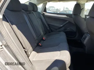 2017 Volkswagen Passat S z VIN 1VWAT7A34HC016349, wystawiony jako Copart lot #56190825 z przebiegiem 88 418 mil mil oraz Szkoda całkowita • Salvage title. Historia ofert i sprzedaży dostępna na DreamBid. Obrazek 10.