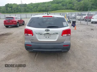 2013 Kia Sorento LX с VIN 5XYKT3A16DG419494, выставлен на аукционе IAAI как лот 42501875 с пробегом 152 100 миль миль и . История ставок и продаж доступна на DreamBid. Изображение 17.