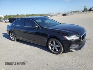 2018 Volvo S90 Momentum z VIN LVY982AK3JP034995, wystawiony jako Copart lot #51931515 z przebiegiem 69 268 mil mil oraz Tytuł czysty. Historia ofert i sprzedaży dostępna na DreamBid. Obrazek 4.