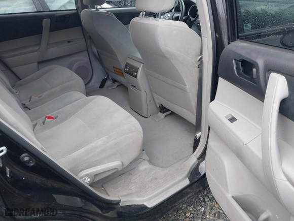 2010 Toyota Highlander with VIN 5TDBK3EH5AS005681, listed as a IAAI auction lot 41354951 with 151,298 mi miles. Bid and sale history available at carsss.com. Image 8.