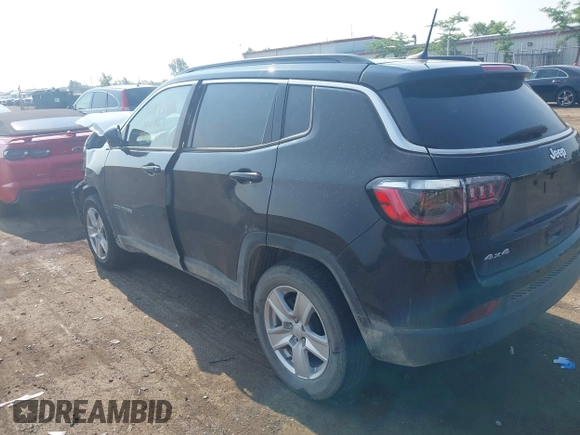 2022 Jeep Compass Latitude z VIN 3C4NJDBB0NT216921, wystawiony jako IAAI lot #42473934 z przebiegiem 41 169 mil mil oraz . Historia ofert i sprzedaży dostępna na DreamBid. Obrazek 3.