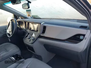 2017 Toyota Sienna XLE z VIN 5TDDZ3DC3HS171329, wystawiony jako IAAI lot #41136030 z przebiegiem 115 990 mil mil oraz . Historia ofert i sprzedaży dostępna na DreamBid. Obrazek 5.