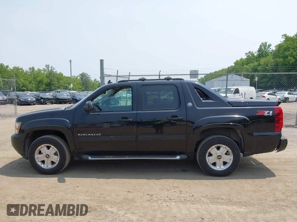 2013 Chevrolet Avalanche LT with VIN 3GNTKFE76DG259746, listed as a IAAI auction lot 42491223 with 92,131 mi miles and . Bid and sale history available at DreamBid. Image 14.