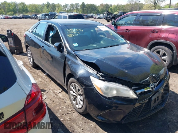 2015 Toyota Camry XLE z VIN 4T1BF1FK9FU985479, wystawiony jako IAAI lot #42220674 z przebiegiem 162 045 mil mil oraz . Historia ofert i sprzedaży dostępna na DreamBid. Obrazek 1.