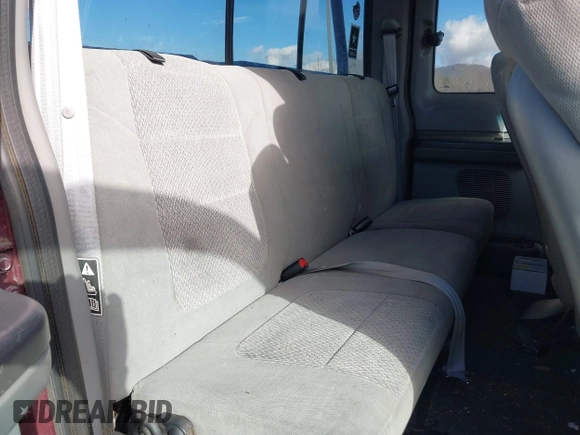 2004 Ford F-250 XL z VIN 1FTNX21L84EA11231, wystawiony jako IAAI lot #41527029 z przebiegiem 180 000 mil mil oraz . Historia ofert i sprzedaży dostępna na DreamBid. Obrazek 8.