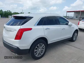 2017 Cadillac XT5 Luxury FWD z VIN 1GYKNBRS0HZ194069, wystawiony jako IAAI lot #42688346 z przebiegiem Nie podano mil oraz . Historia ofert i sprzedaży dostępna na DreamBid. Obrazek 4.