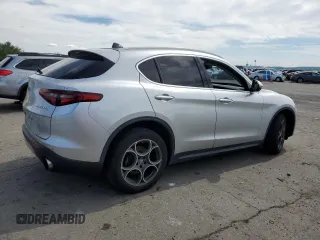 2018 Alfa Romeo Stelvio Ti z VIN ZASFAKBN1J7B70623, wystawiony jako Copart lot #57583795 z przebiegiem 105 351 mil mil oraz Szkoda całkowita • Salvage title. Historia ofert i sprzedaży dostępna na DreamBid. Obrazek 3.