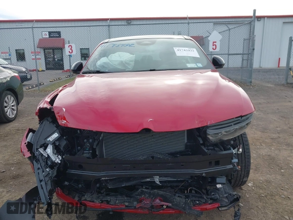 2024 Alfa Romeo Tonale Ti z VIN ZASPATCW8R3058676, wystawiony jako IAAI lot #41743432 z przebiegiem 7 985 mil mil oraz . Historia ofert i sprzedaży dostępna na DreamBid. Obrazek 6.