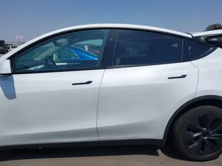 2024 Tesla Model Y with VIN 7SAYGDED8RF201955, listed as a IAAI auction lot 42700483 with 11,898 mi miles and . Bid and sale history available at DreamBid. Image 15.