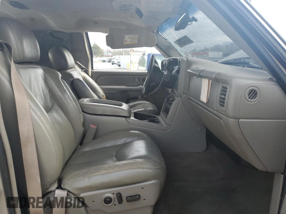 2005 GMC Sierra 2500HD SLE z VIN 1GTHK232X5F963644, wystawiony jako Copart lot #88040265 z przebiegiem 196 924 mil mil oraz Nie do naprawy • Non repairable. Historia ofert i sprzedaży dostępna na DreamBid. Obrazek 7.