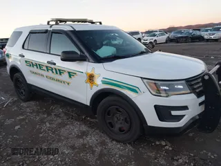 2016 Ford Utility Police Interceptor with VIN 1FM5K8ARXGGC35840, listed as a IAAI auction lot 41349480 with 186,054 mi miles. Bid and sale history available at carsss.com. Image 1.