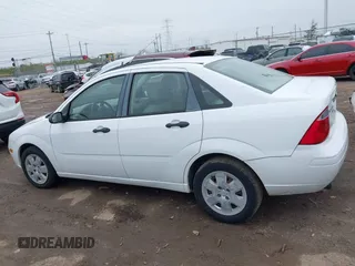 2007 Ford Focus S z VIN 1FAHP34N07W260725, wystawiony jako IAAI lot #42004694 z przebiegiem 84 923 mil mil oraz . Historia ofert i sprzedaży dostępna na DreamBid. Obrazek 14.