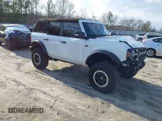 2022 Ford Bronco with VIN 1FMEE5DP7NLB41371, listed as a IAAI auction lot 41575668 with 5,168 mi miles. Bid and sale history available at carsss.com. Image 1.