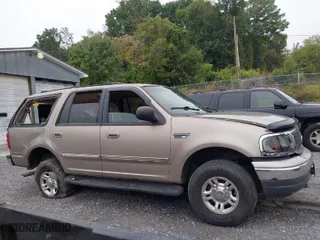 2001 Ford Expedition XLT with VIN 1FMPU16L31LB39187, listed as a IAAI auction lot 40405470 with 1 mi miles. Bid and sale history available at carsss.com. Image 14.