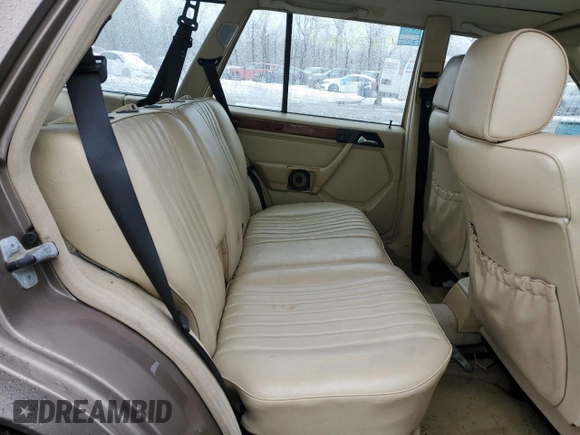 1992 Mercedes-Benz 300 with VIN WDBEA90E9NF223207, listed as a Copart auction lot 44739805 with 210,394 mi miles and Non Repairable. Bid and sale history available at DreamBid. Image 11.