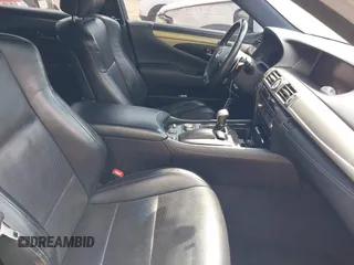 2013 Lexus LS 460 z VIN JTHCL5EF5D5016815, wystawiony jako IAAI lot #41794829 z przebiegiem 224 029 mil mil oraz . Historia ofert i sprzedaży dostępna na DreamBid. Obrazek 5.