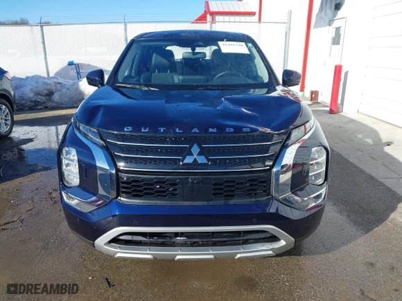 2024 Mitsubishi Outlander SE with VIN JA4J4VA81RZ007200, listed as a IAAI auction lot 41416720 with 10,913 mi miles. Bid and sale history available at carsss.com. Image 12.